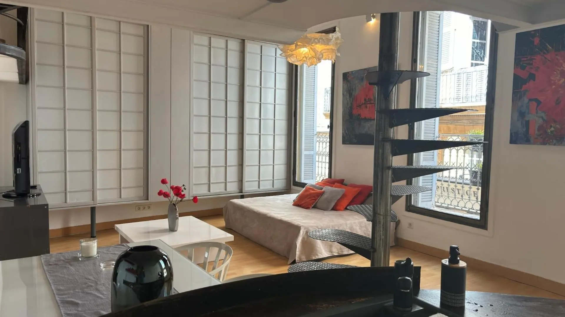 Le Loft Du Matheron Aix-en-Provence 0*,